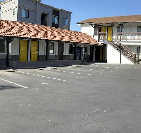 Escondido Inn Exterior foto